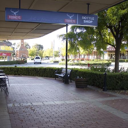Court House Hotel Boorowa Екстер'єр фото