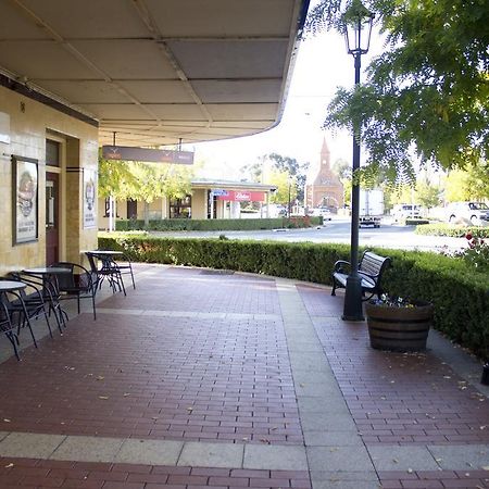Court House Hotel Boorowa Екстер'єр фото