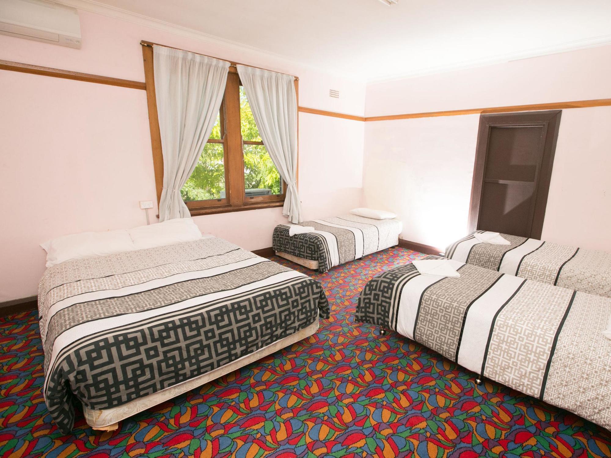 Court House Hotel Boorowa Екстер'єр фото