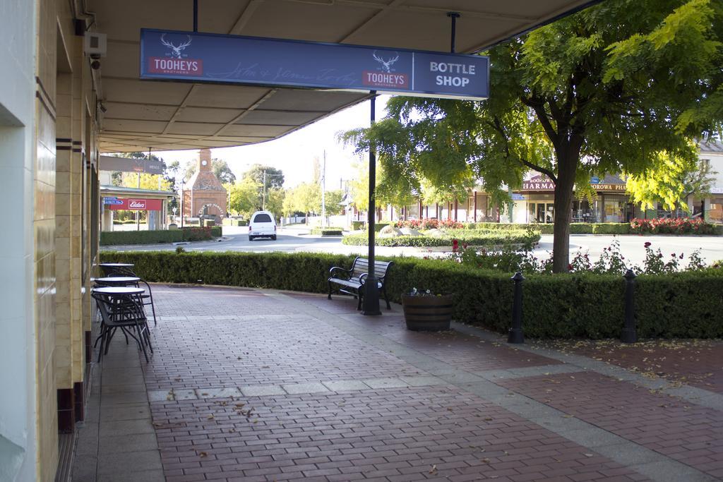 Court House Hotel Boorowa Екстер'єр фото