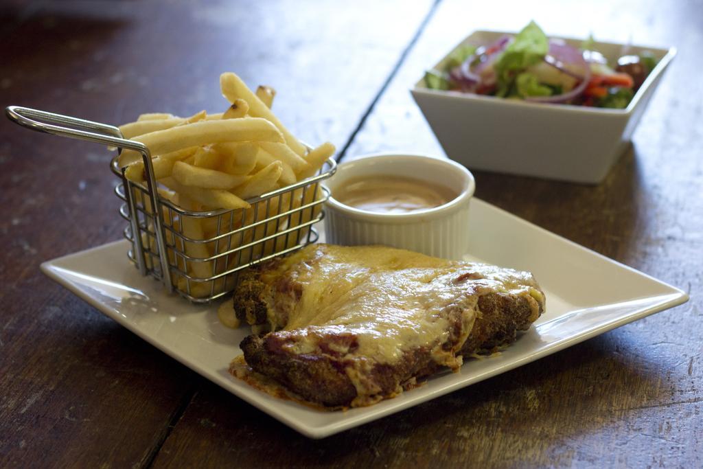Court House Hotel Boorowa Екстер'єр фото