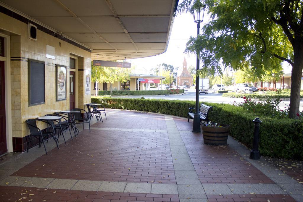 Court House Hotel Boorowa Екстер'єр фото