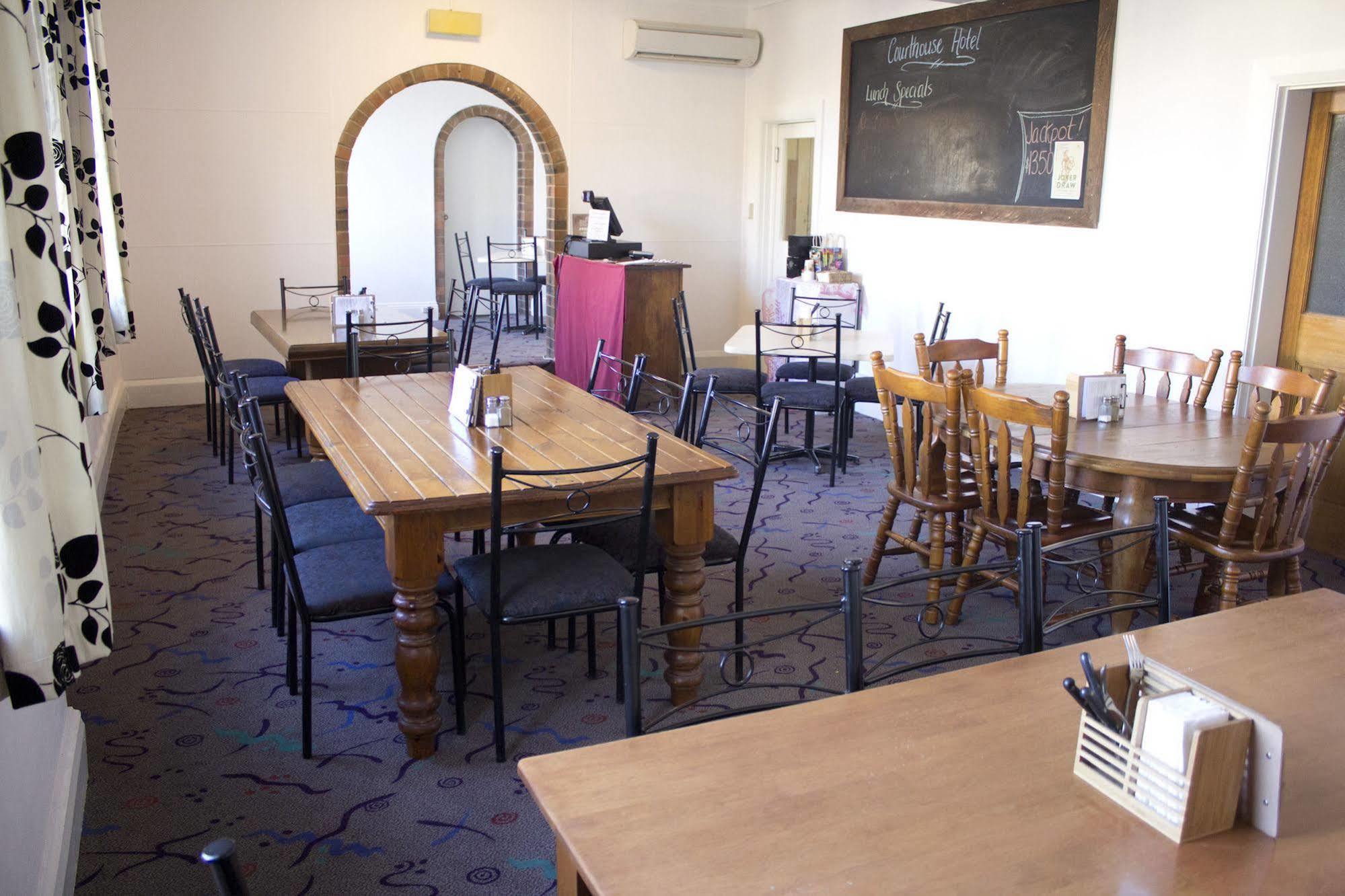 Court House Hotel Boorowa Екстер'єр фото