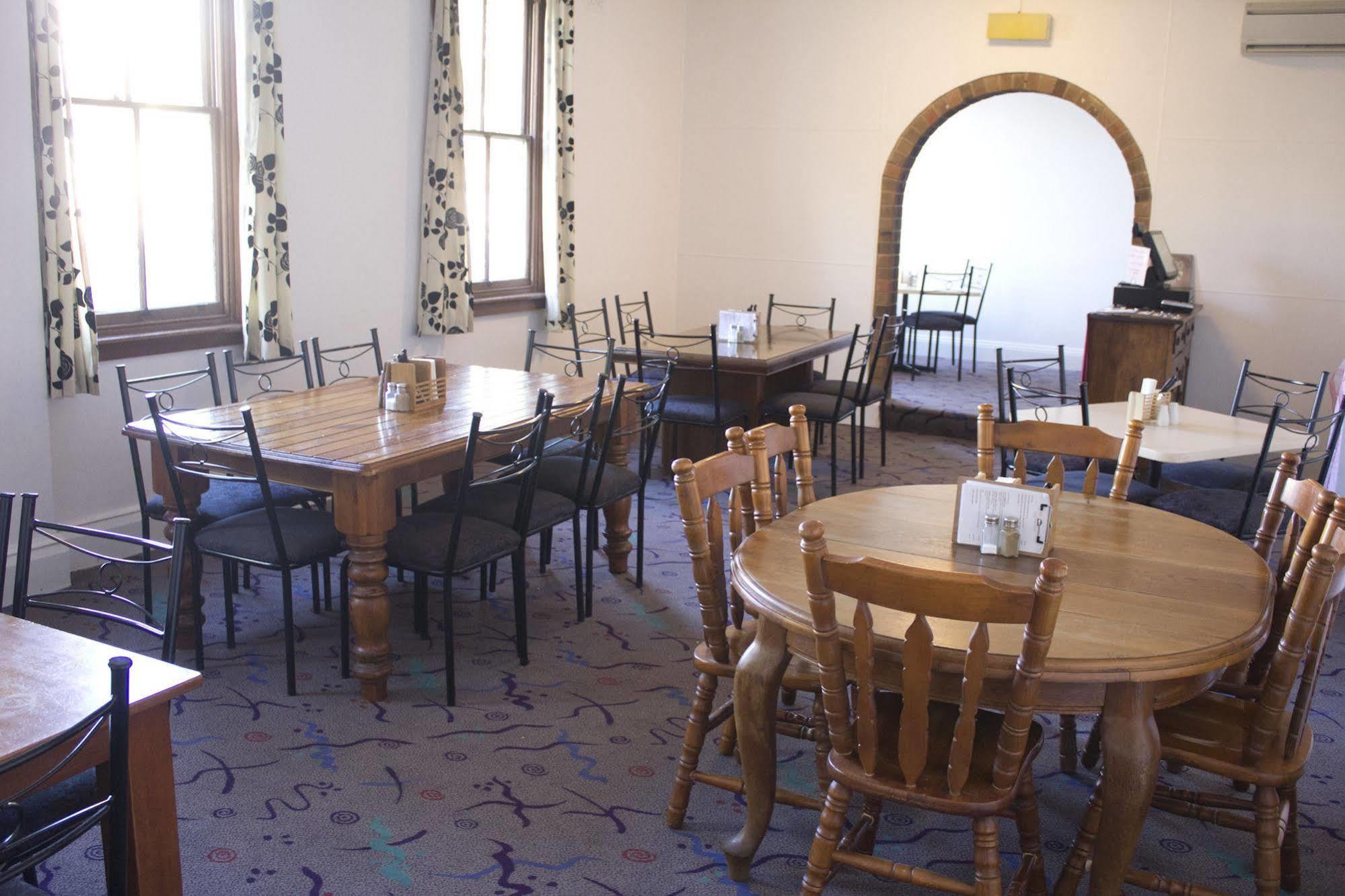Court House Hotel Boorowa Екстер'єр фото