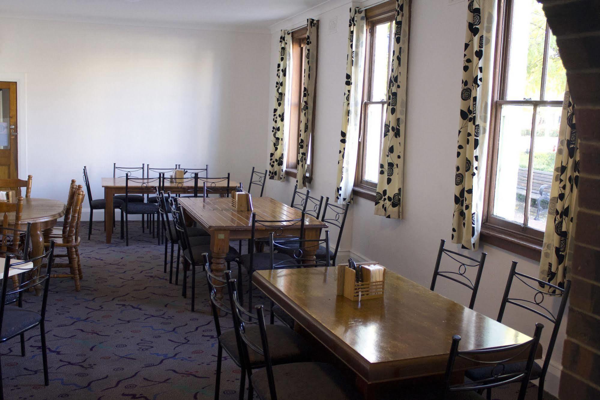 Court House Hotel Boorowa Екстер'єр фото
