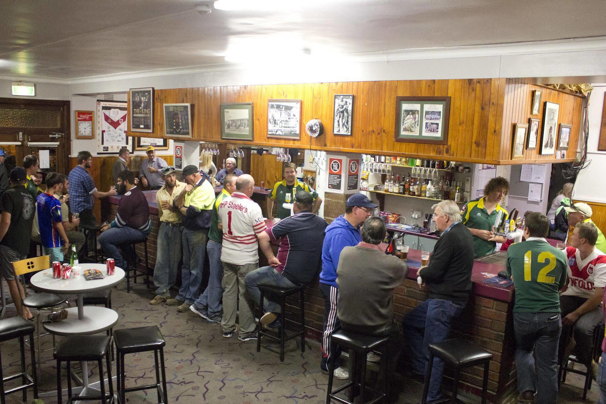 Court House Hotel Boorowa Екстер'єр фото