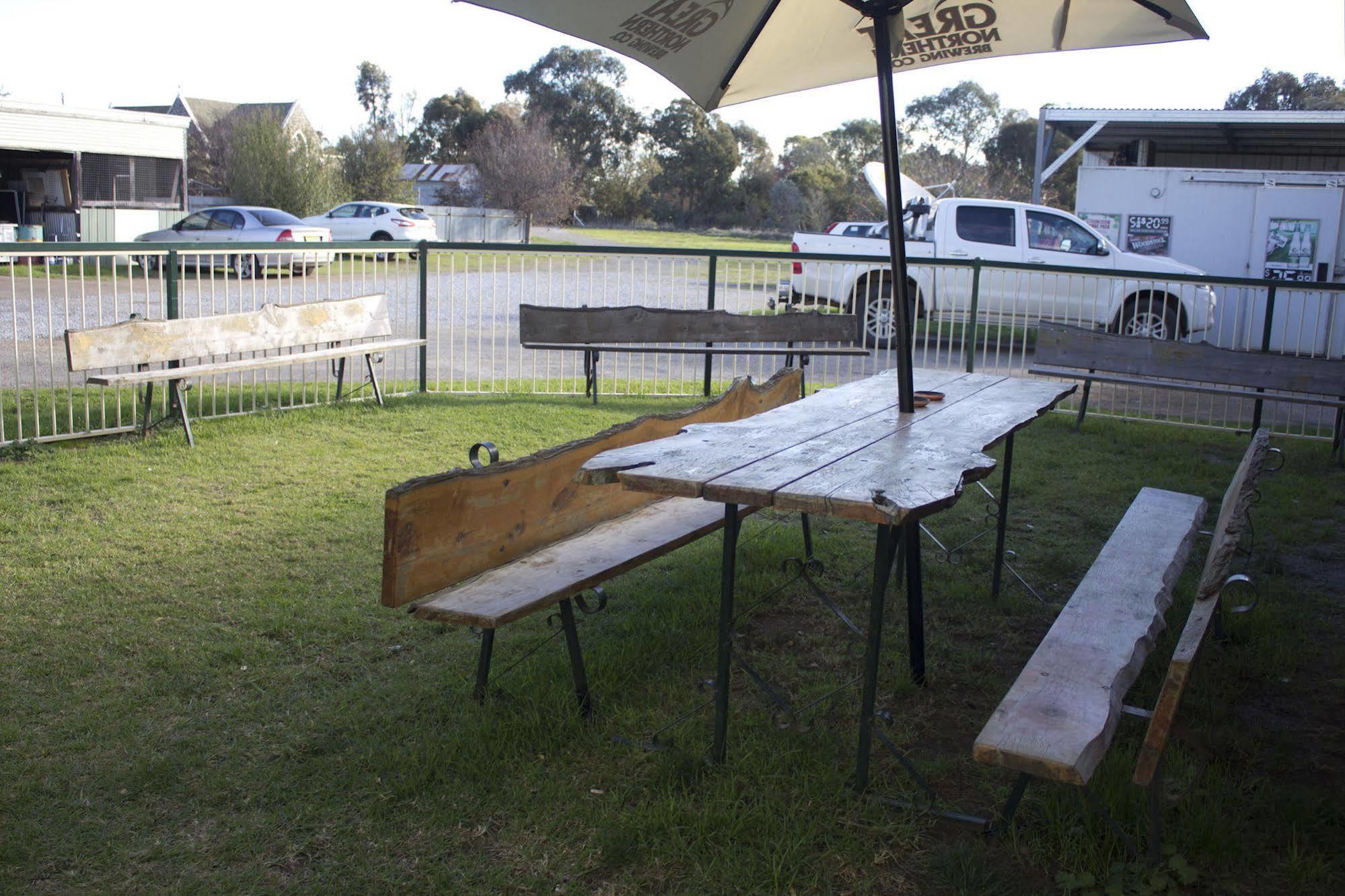 Court House Hotel Boorowa Екстер'єр фото