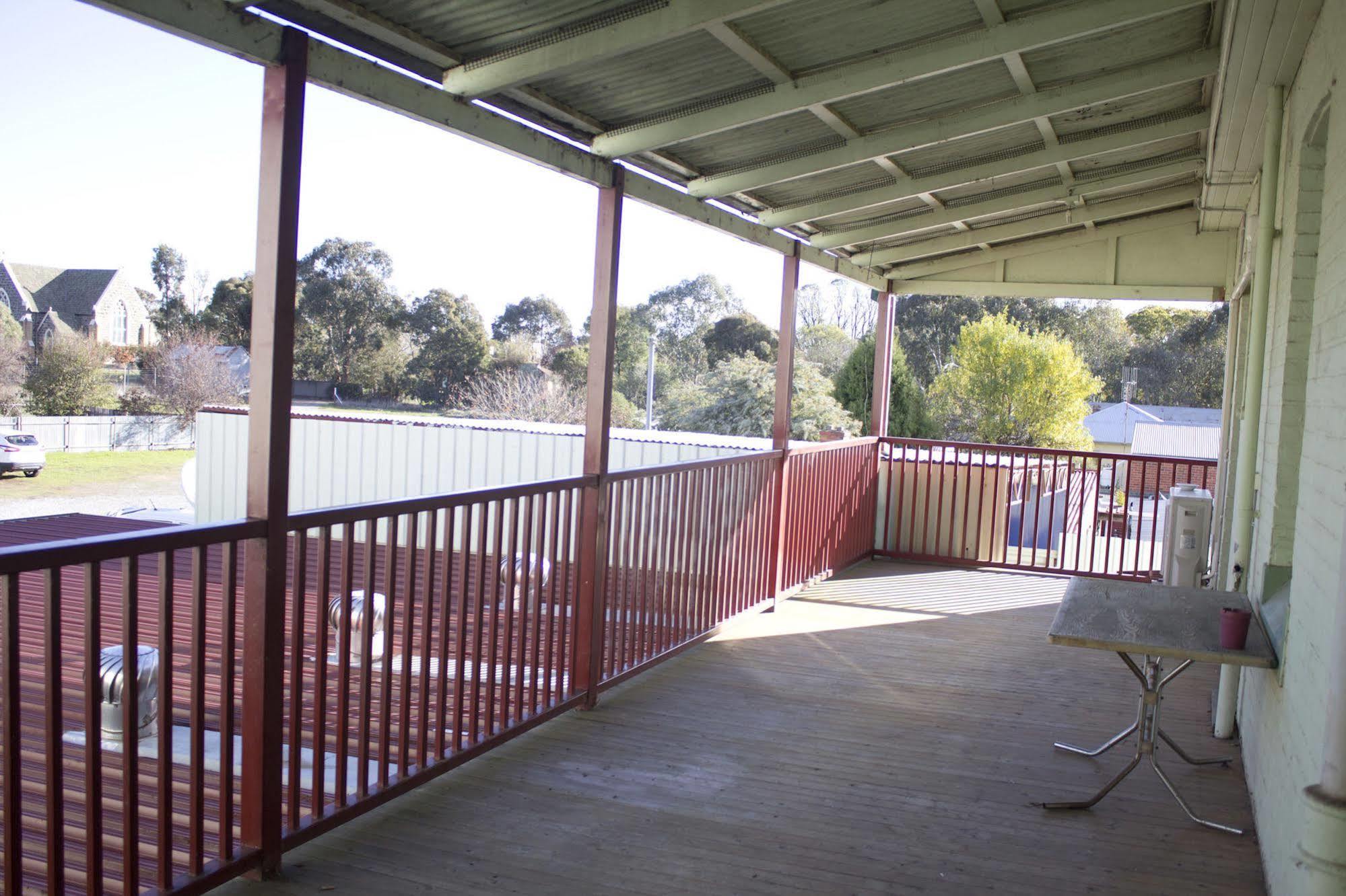 Court House Hotel Boorowa Екстер'єр фото